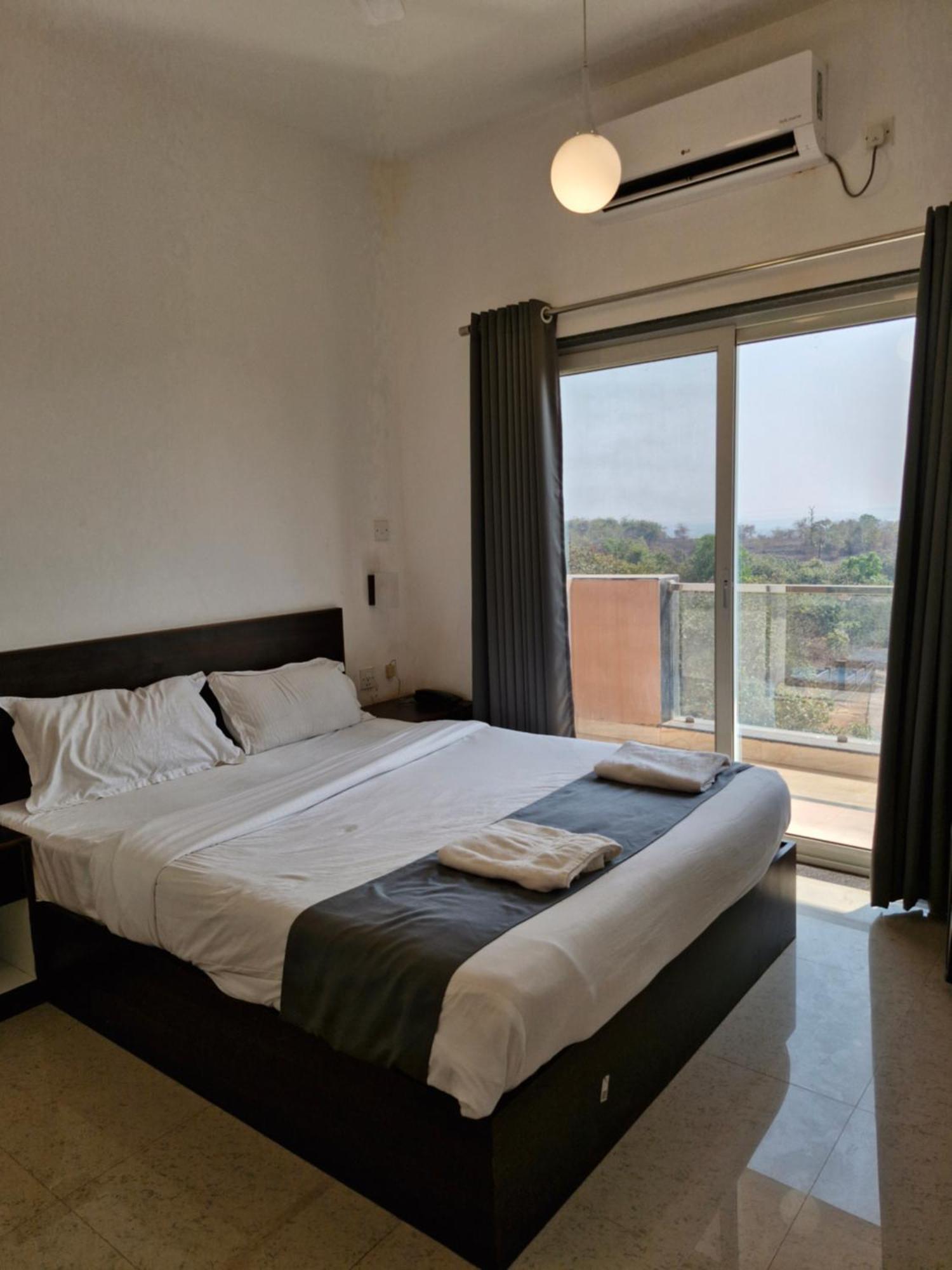 Hotel Rsa Residency Pernem Exteriör bild